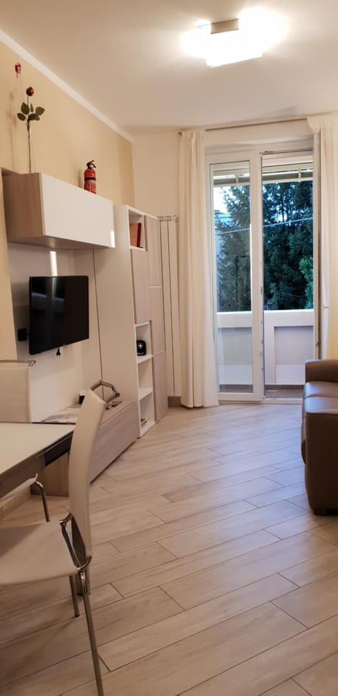 Communal lounge/ TV room, Living room, Dining area