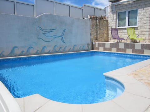 Swimming pool, Swimming pool