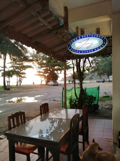 Tony Home and Restaurant Alojamiento y desayuno in Karon