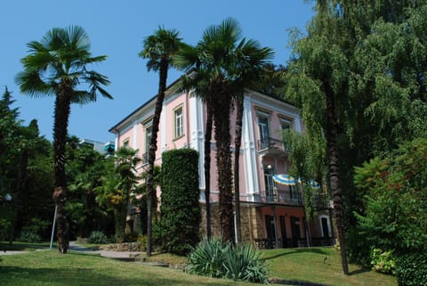 Facade/entrance, Garden