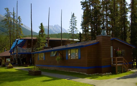Sunwapta Falls Rocky Mountain Lodge Capanno nella natura in Alberta