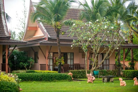 Lanta Casuarina Beach Resort - SHA Plus Resort in Sala Dan