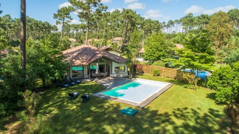 Facade/entrance, Bird's eye view, Swimming pool, Swimming pool