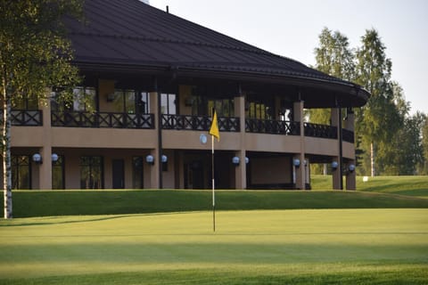 Restaurant/places to eat, Golfcourse, Fitness centre/facilities