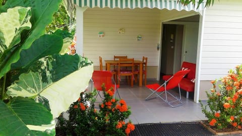 Bungalow le manikou House in La Trinité