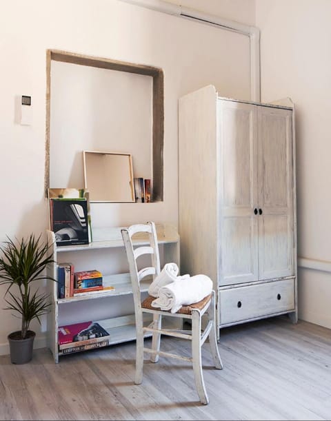 Seating area, wardrobe