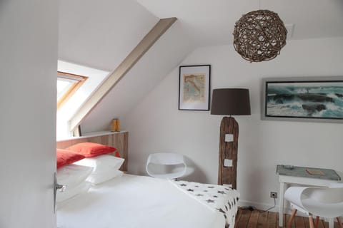 Bed, Photo of the whole room