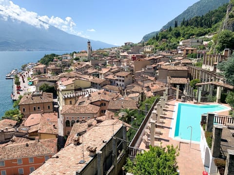 Garden, Balcony/Terrace, Lake view, Landmark view, Pool view, Swimming pool