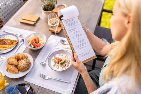 Property building, Breakfast