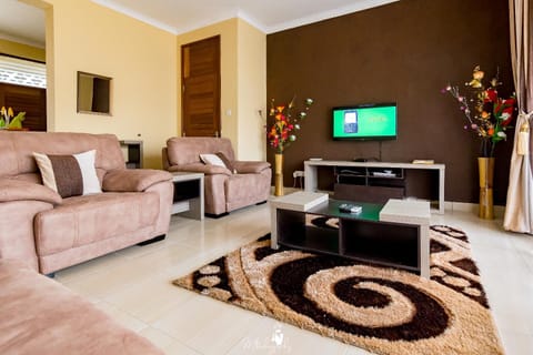 Communal lounge/ TV room, TV and multimedia, Living room, Decorative detail, On site, Family