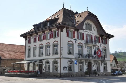 Restaurant/places to eat, Facade/entrance, Balcony/Terrace