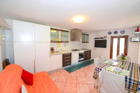 Kitchen or kitchenette, Living room, Communal kitchen