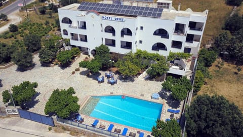 Bird's eye view, Pool view