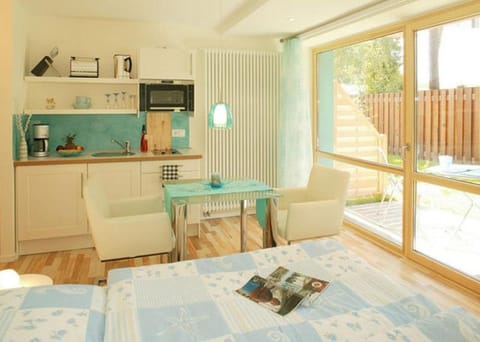 Kitchen or kitchenette, Photo of the whole room, Dining area