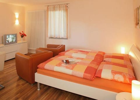 Living room, Photo of the whole room, Seating area, Bedroom