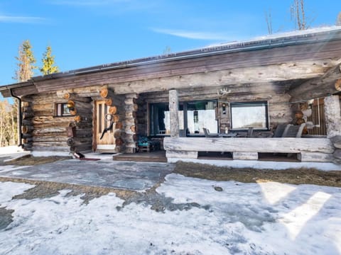 Holiday Home Mustalampi 2 kurkiaura by Interhome House in Lapland