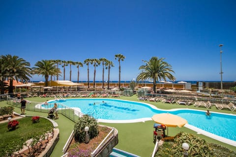 Pool view, Pool view