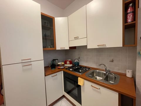 Coffee/tea facilities, Kitchen or kitchenette, oven, toaster