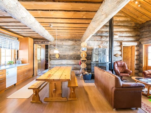 Holiday Home Iso-karhu by Interhome House in Lapland