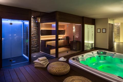 Hot Tub, Sauna, Spa and wellness centre/facilities