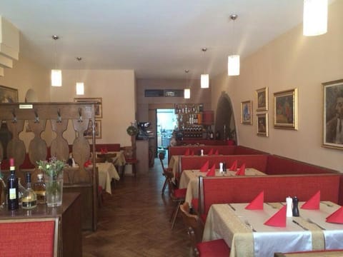 Weinstube Heigl Restaurante Pizzeria Puccini Bed and Breakfast in Landshut
