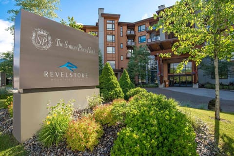 Sutton Place Hotel Revelstoke Mountain Resort Resort in Revelstoke