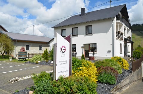 Weingut H. Gindorf Bed and Breakfast in Bernkastel-Kues