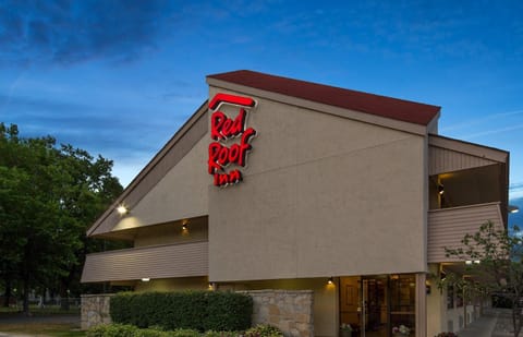 Red Roof Inn Detroit - Roseville St Clair Shores Motel in Lake Erie