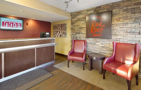 Red Roof Inn Detroit - Roseville St Clair Shores Motel in Lake Erie