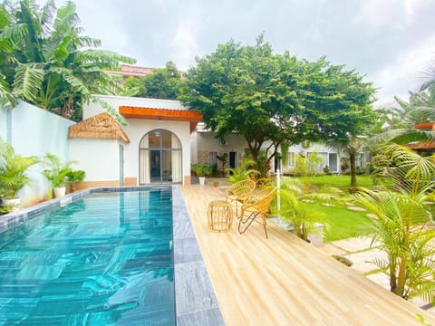 Garden, View (from property/room), Swimming pool