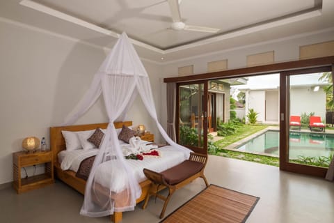 Bed, Photo of the whole room, Bedroom, Garden view, Pool view, Swimming pool, bunk bed