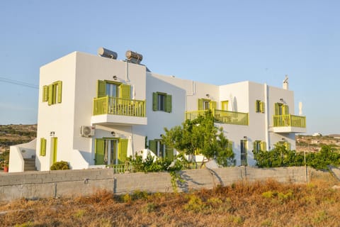 Zeras Apartments Condominio in Milos