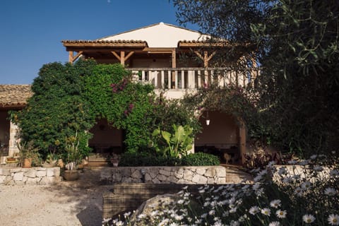 Facade/entrance, Garden, Floor plan