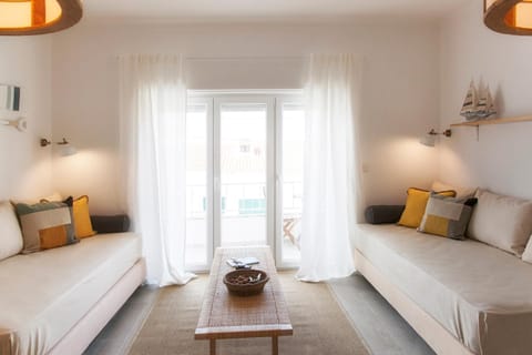 Mare Cheia ( High Tide) Beach and Surf Apartments -1st Apartment in Peniche