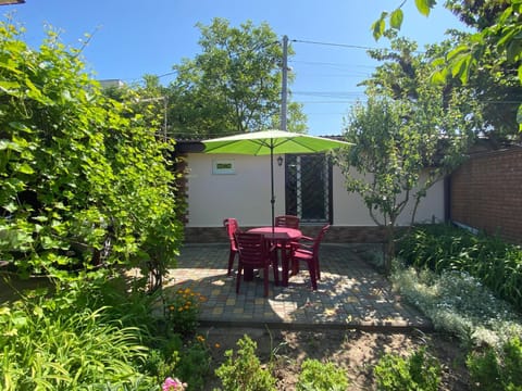 Patio, Dining area, Garden view