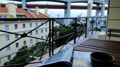 Riverfront studio Condo in Lisbon