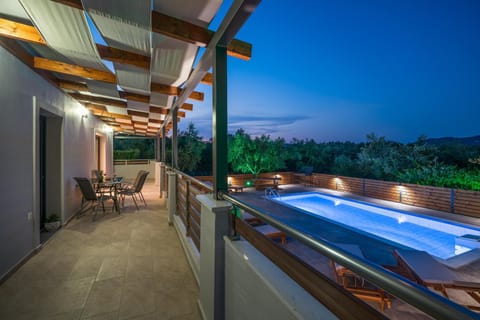 Balcony/Terrace, Pool view, Swimming pool