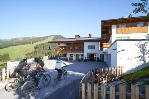 Landhaus Saalbach - Joker card included in summer Übernachtung mit Frühstück in Saalbach-Hinterglemm