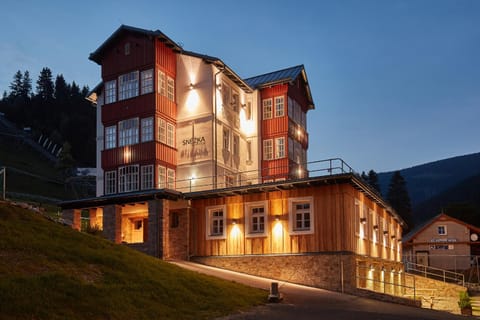 Property building, Facade/entrance, Night