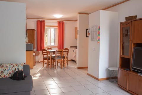 Kitchen or kitchenette, Living room, Photo of the whole room, Dining area