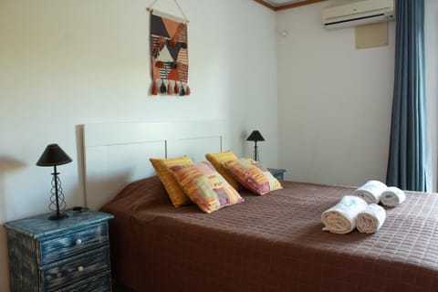 Bed, Photo of the whole room, Bedroom, air conditioner