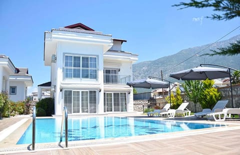 Facade/entrance, Balcony/Terrace, Mountain view, Pool view