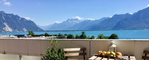 Spacious Apartment with Lake View | 35 Condo in Montreux