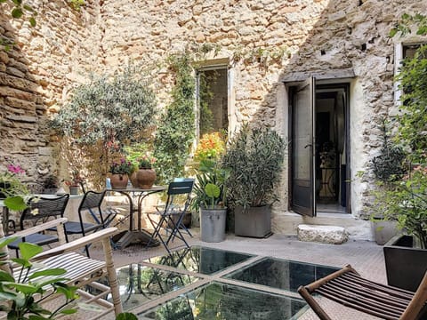 Patio, Spring, Living room, Dining area