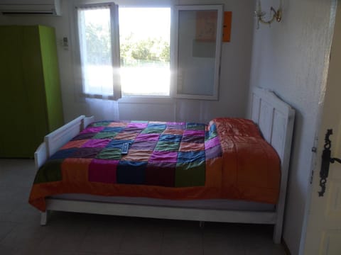 Bed, Bedroom, Garden view
