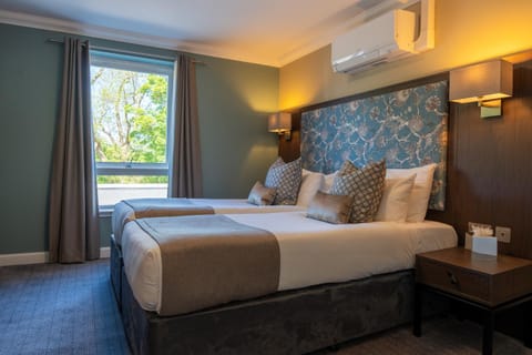 Nevis Bank Inn Hotel in Fort William