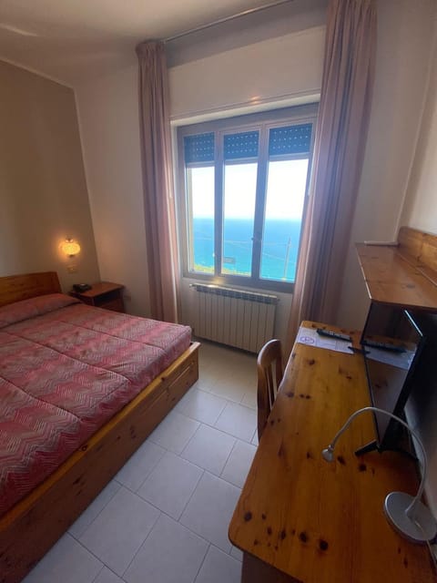 Photo of the whole room, Bedroom, Sea view