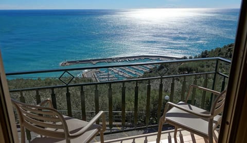 View (from property/room), Balcony/Terrace, Sea view