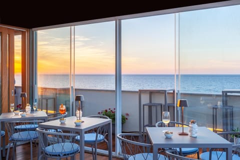 Lounge or bar, Sea view, Breakfast, Alcoholic drinks, Sunset