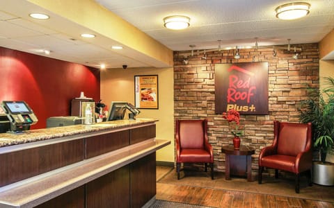 Red Roof Inn PLUS+ Atlanta - Buckhead Hotel in North Druid Hills
